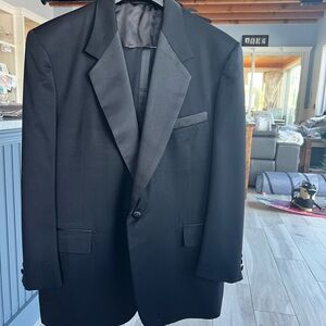 Michael Hopkins custom tuxedo - size 40? Short